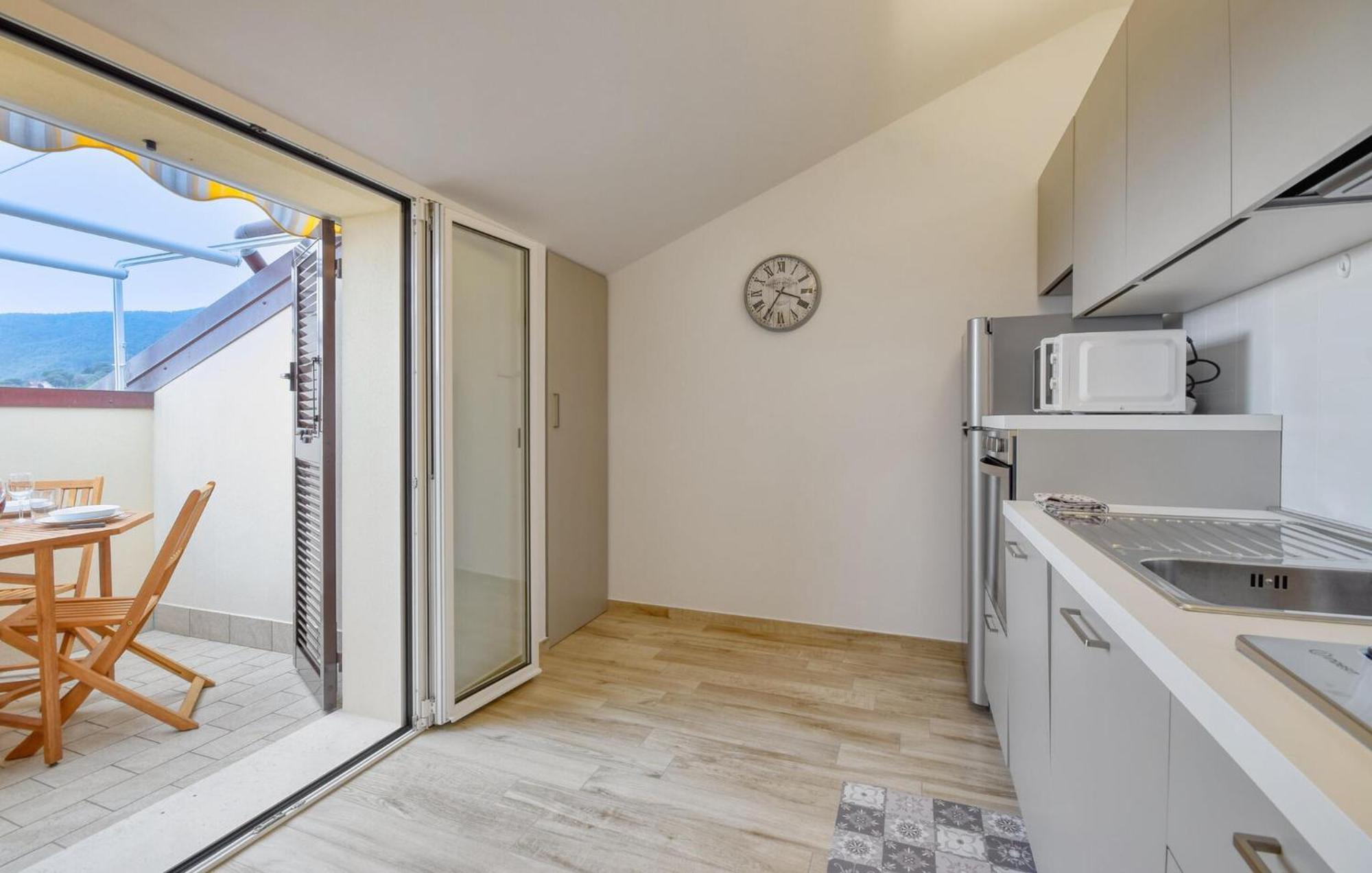 Beautiful Apartment In Moneglia With Kitchen Exterior foto