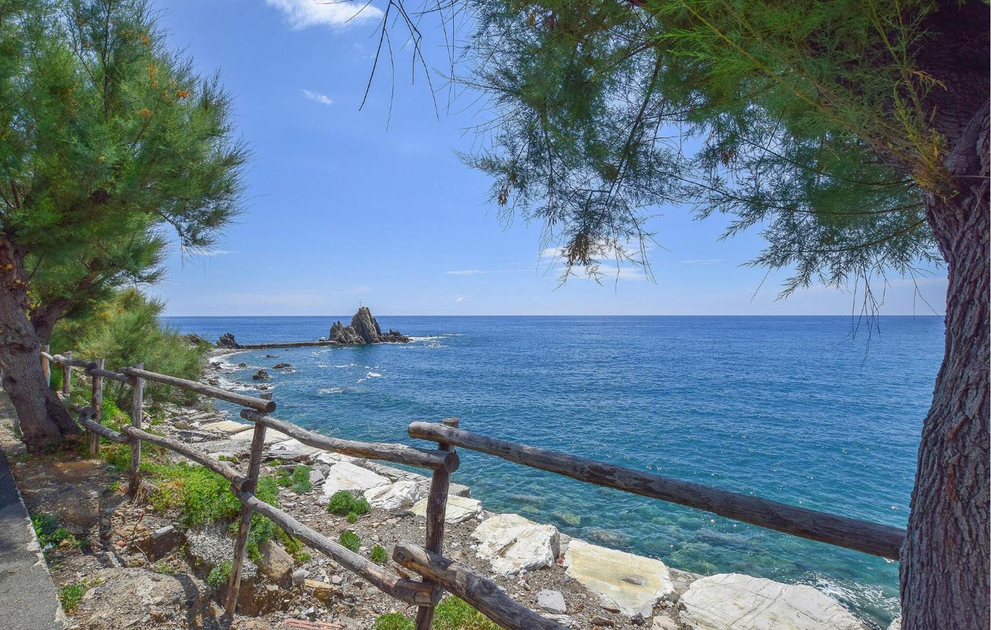 Beautiful Apartment In Moneglia With Kitchen Exterior foto